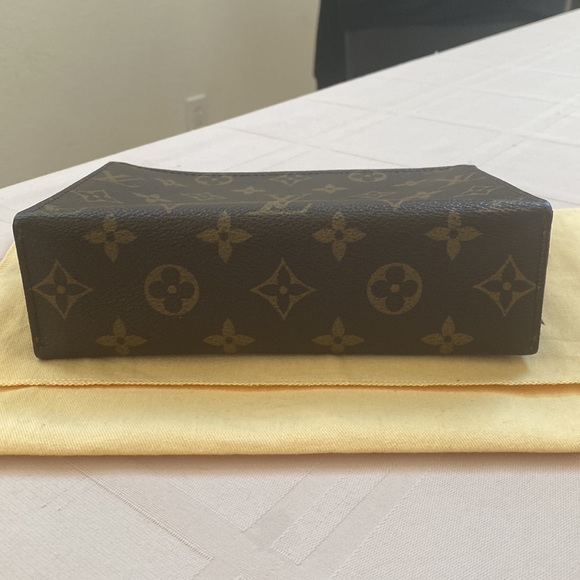 Authentic Louis Vuitton toiletry pouch 19 - Picture 2 of 8